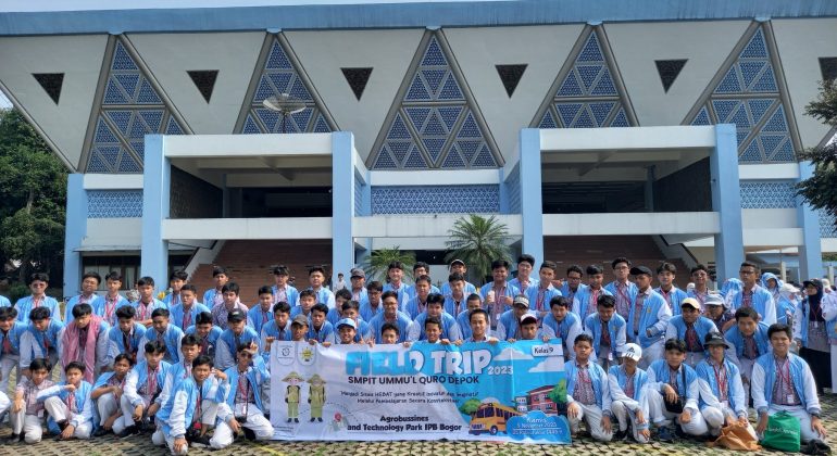 Kunjungan-Studi-Tour-SMPIT-Ummul-Quro-Depok-Tani-Nelayan-Center-IPB-University-Hermanu-Triwidodo-Roza-Yusfiandayani-ATP-IPB-Museum-IPB-4