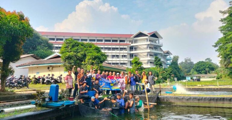 IPB DIGITANI - TANI DAN NELAYAN CENTER IPB UNIVERSITY - TNC IPB UNIVERSITY KOLABORASI DENGAN YAYASAN BPK PENABUR DALAM PELATIHAN BUDIDAYA IKAN NILA