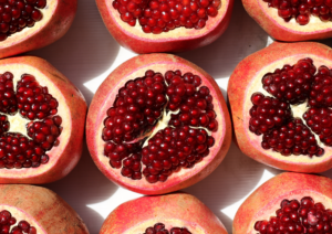 IPB DIGITANI - TANI DAN NELAYAN CENTER IPB UNIVERSITY - MANFAAT BUAH DELIMA, PEREDA STRESS HINGGA PENCEGAH KANKER