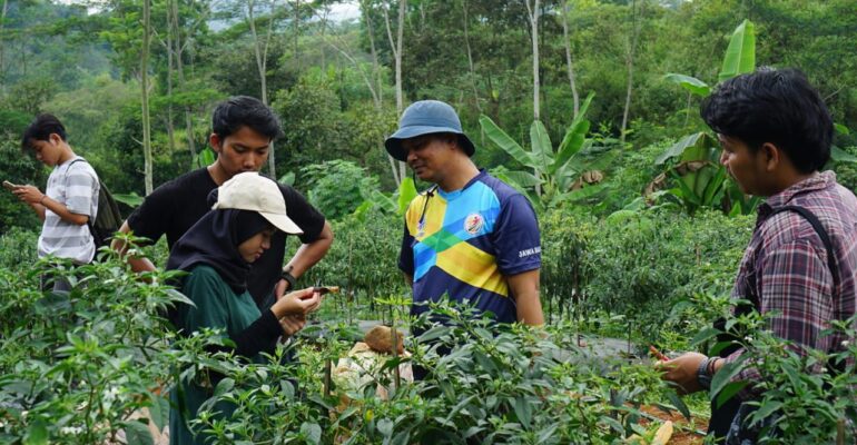 IPB DIGITANI - TANI DAN NELAYAN CENTER IPB UNIVERSITY - CERITA PETANI DESA GELARANYAR: DARI KEBERHASILAN HINGGA INSPIRASI