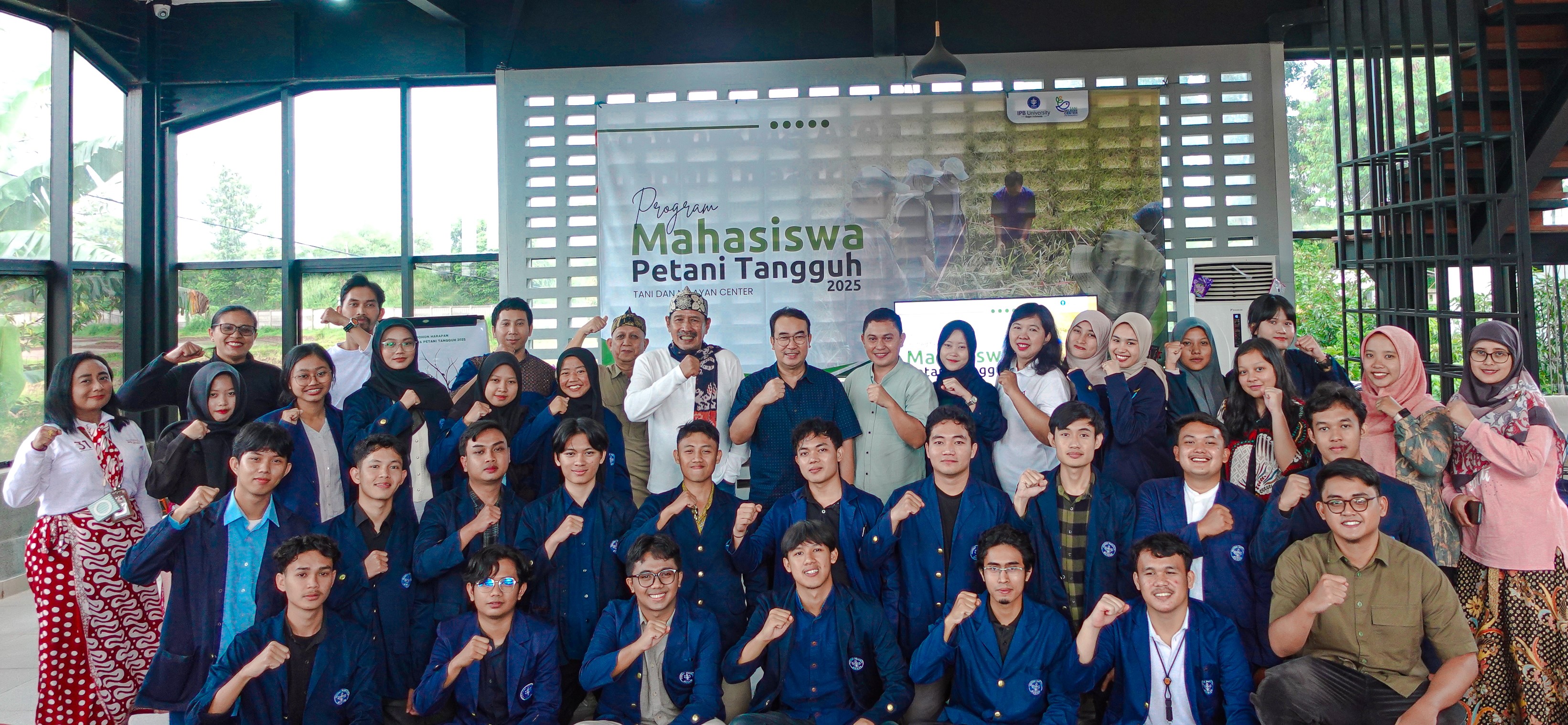 IPB DIGITANI - TANI DAN NELAYAN CENTER IPB UNIVERSITY - PROGRAM MAHASISWA PETANI TANGGUH: CETAK GENERASI PETANI INOVATIF DAN MANDIRI