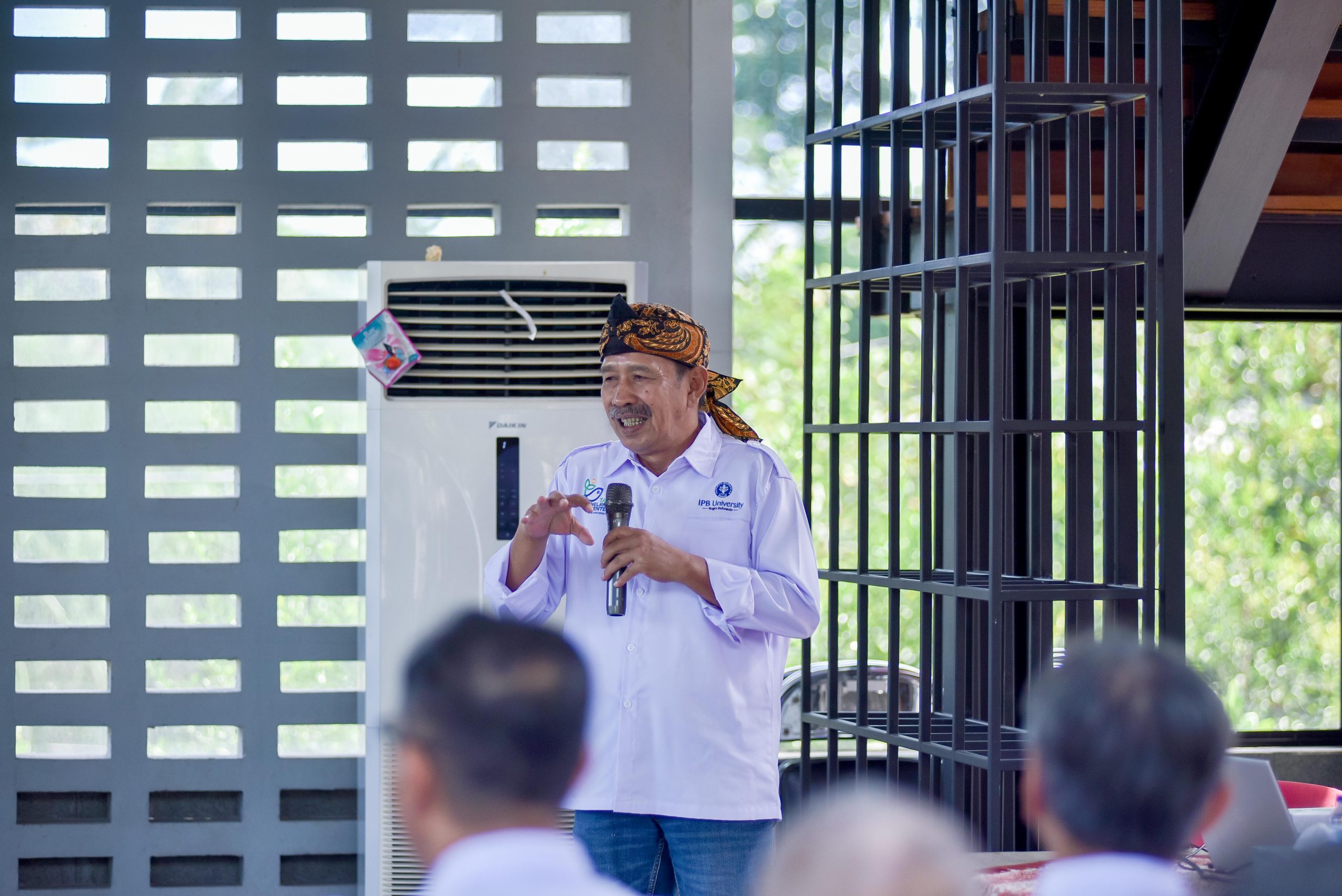 Sambutan Kepala Tani dan Nelayan Center dalam rapat Dewan Pakar sebagai pembuka kegiatan.