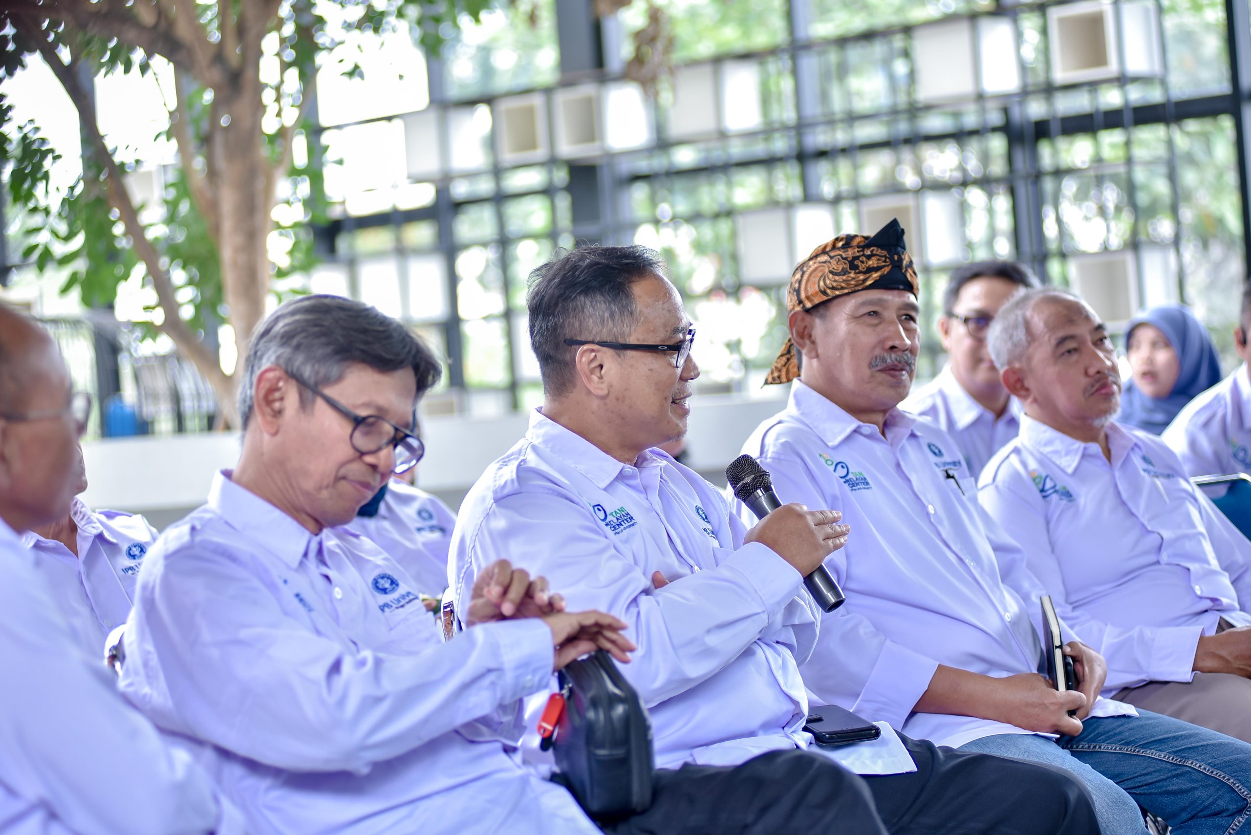 Prof. Dr. drh. Agik Suprayogi, M.Sc.Agr. menyampaikan pandangan strategis terkait penguatan posisi internal TNC IPB University.